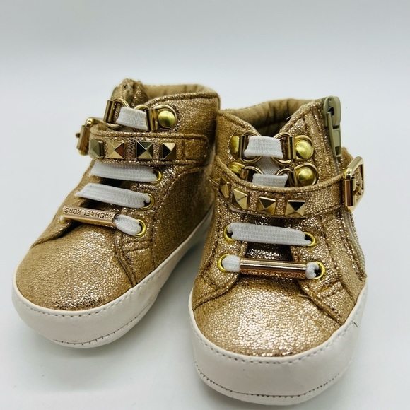 MICHAEL KORS SPARKLY GOLD BABY SNEALERS SIZE 2 VELCRO AND ZIPS - Picture 2 of 10